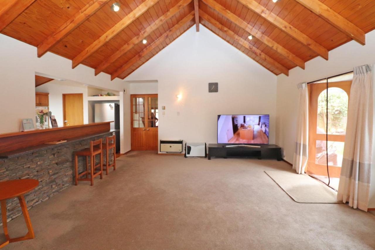 Quiet Family Home In Chedworth แฮมิลตัน ห้อง รูปภาพ