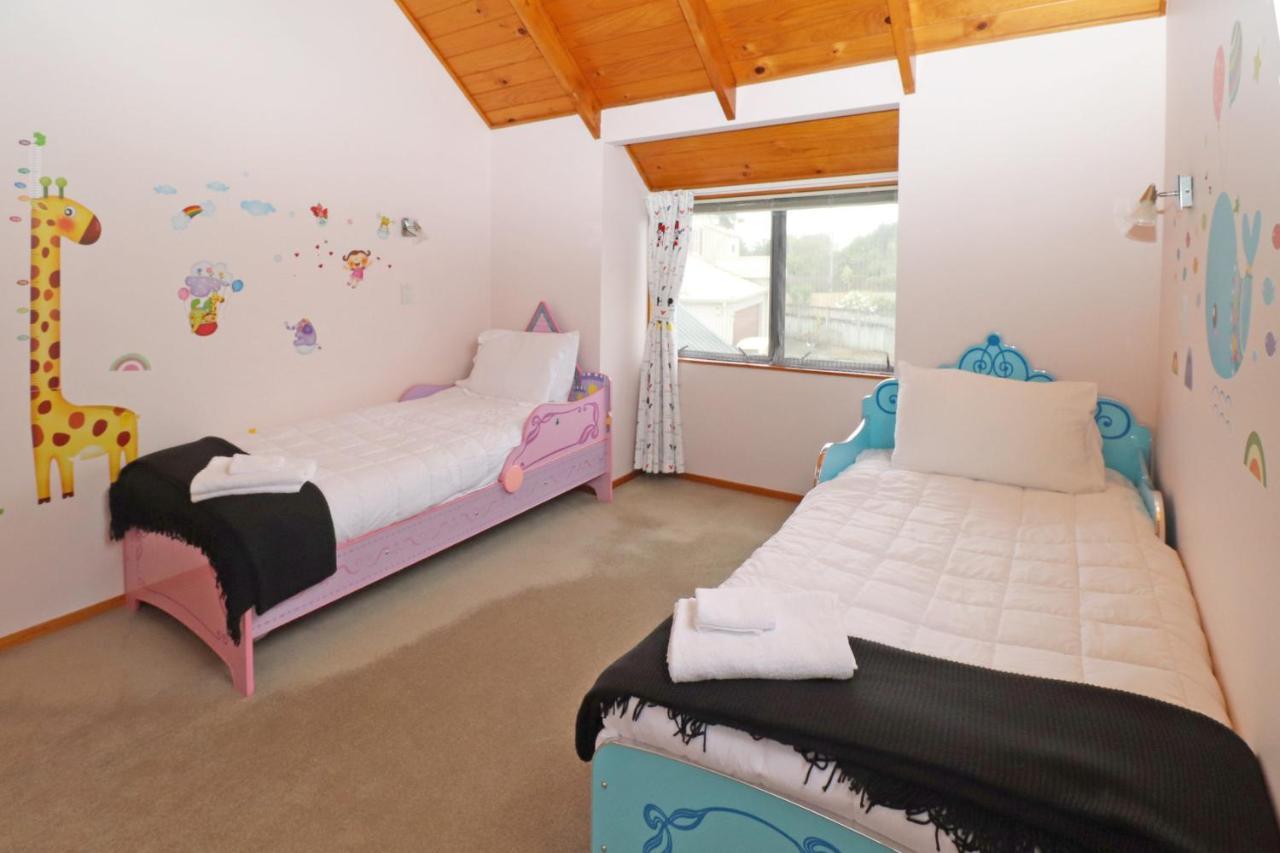 Quiet Family Home In Chedworth แฮมิลตัน ภายนอก รูปภาพ