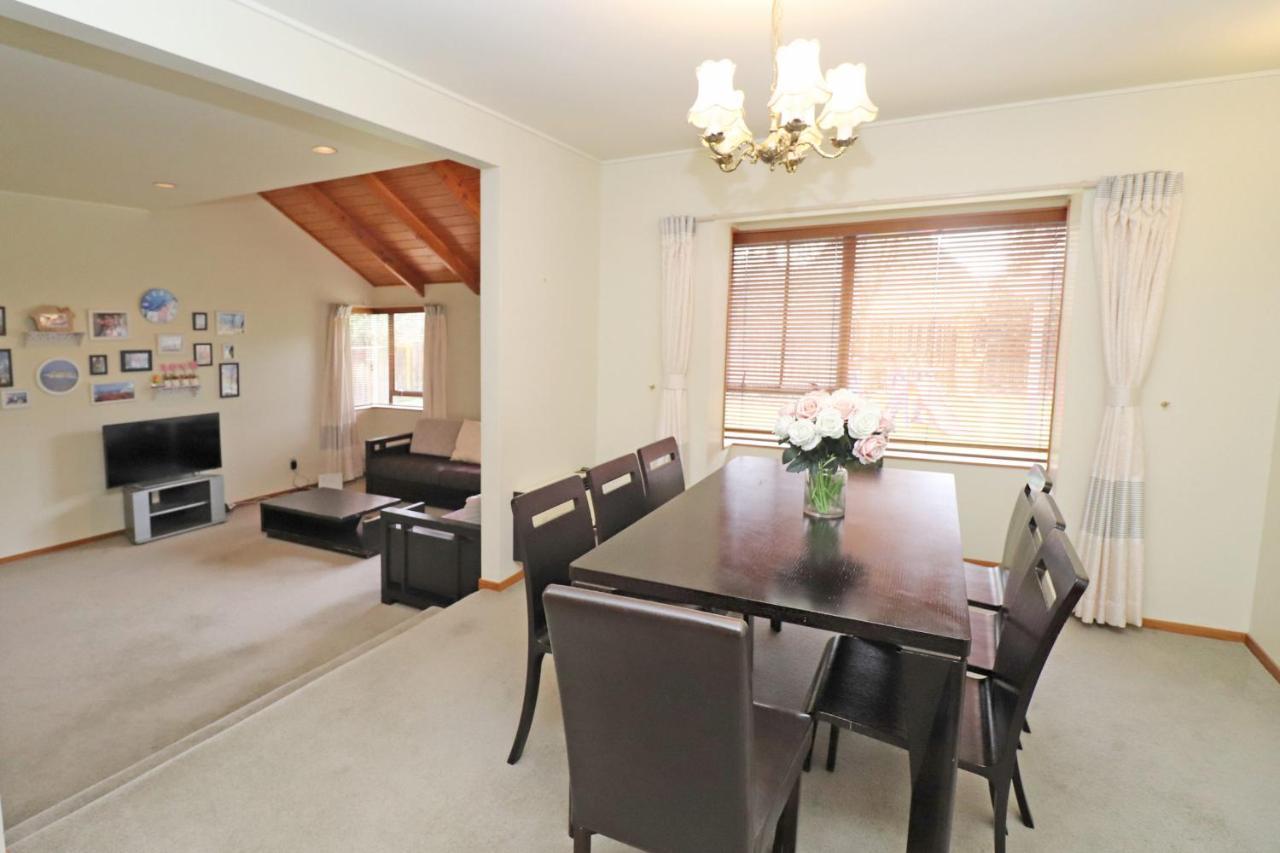 Quiet Family Home In Chedworth แฮมิลตัน ภายนอก รูปภาพ